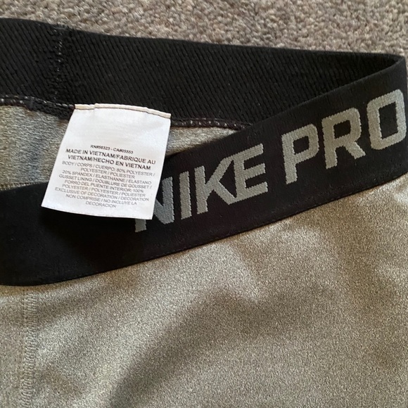 Nike Pro Drift Capri Leggings - Picture 6 of 6